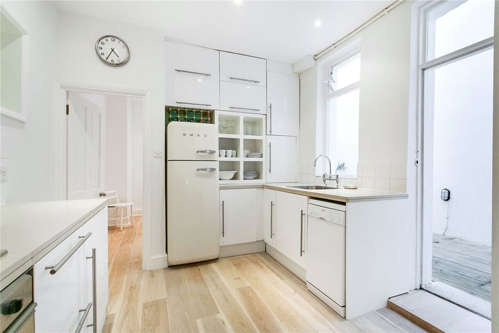 Property photo 3 of 8