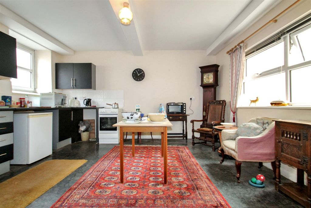 Property photo 3 of 17 Img_9666.Jpg