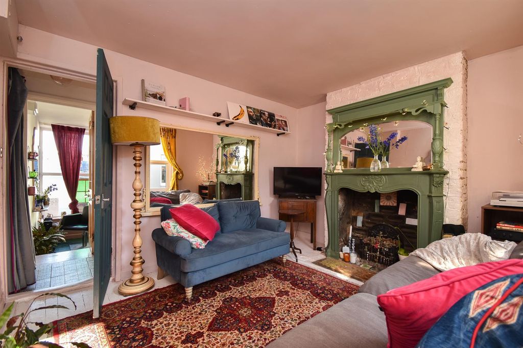 Property photo 1 of 21 Living Room