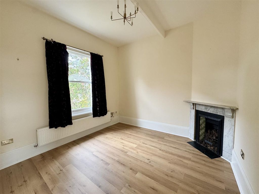 Property photo 3 of 11 Living Room