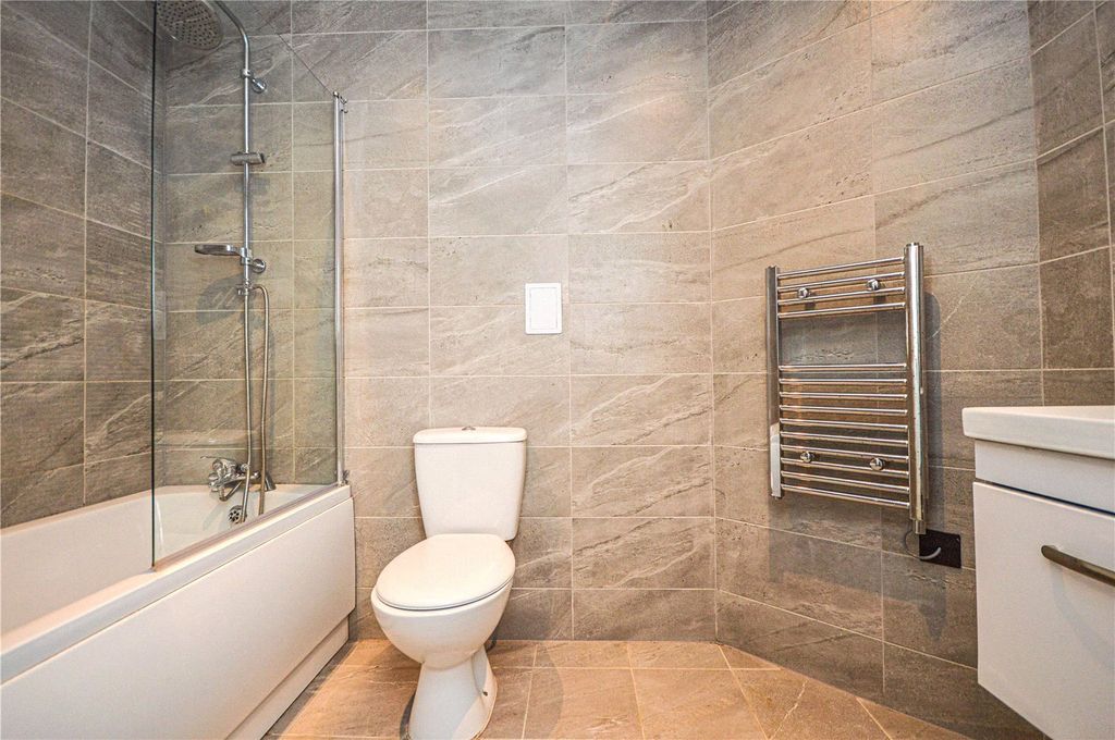 Property photo 1 of 6 Bathroom