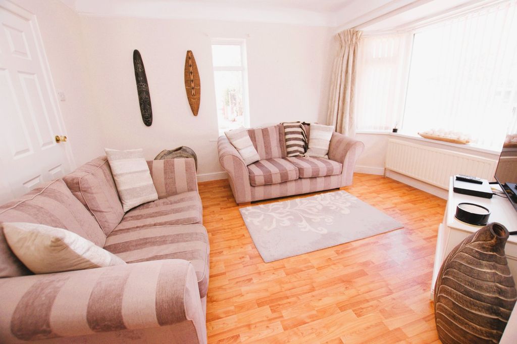 Property photo 3 of 15 Picture No. 07
