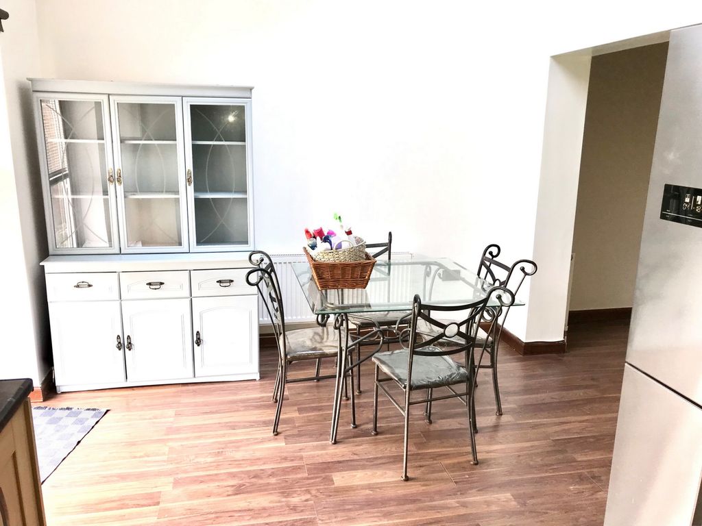 Property photo 2 of 9 Photo 8