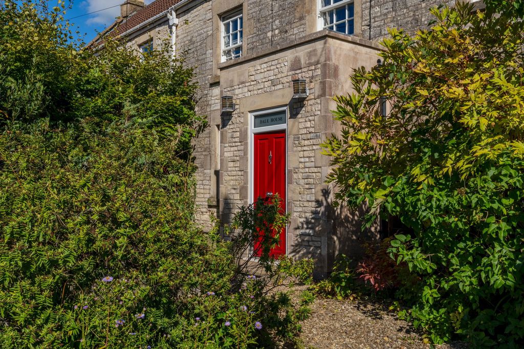 Property photo 2 of 43