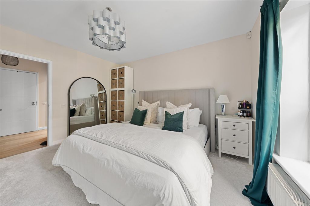 Property photo 2 of 16 Selsdon Road-07.Jpg