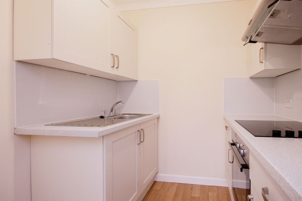 Property photo 3 of 8 Kitchen