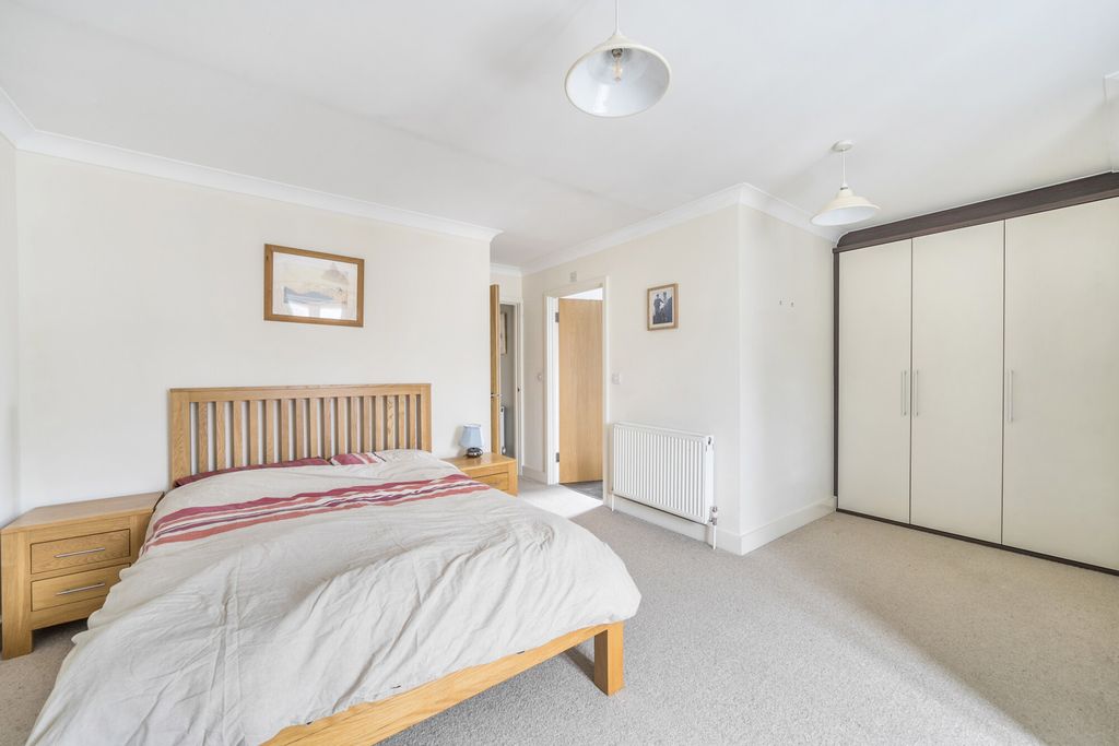 Property photo 2 of 15 1333824-15-689084...