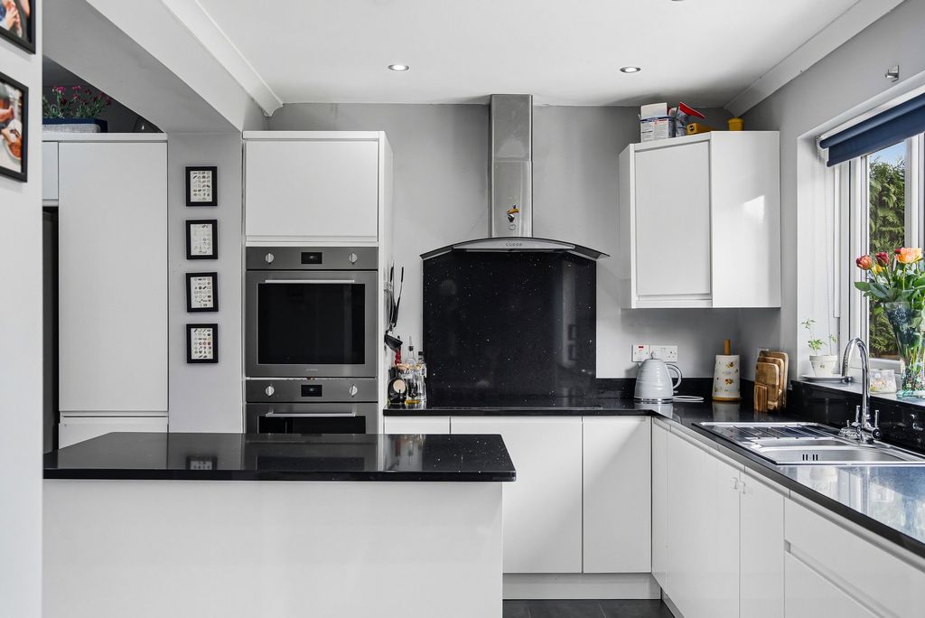 Property photo 3 of 41