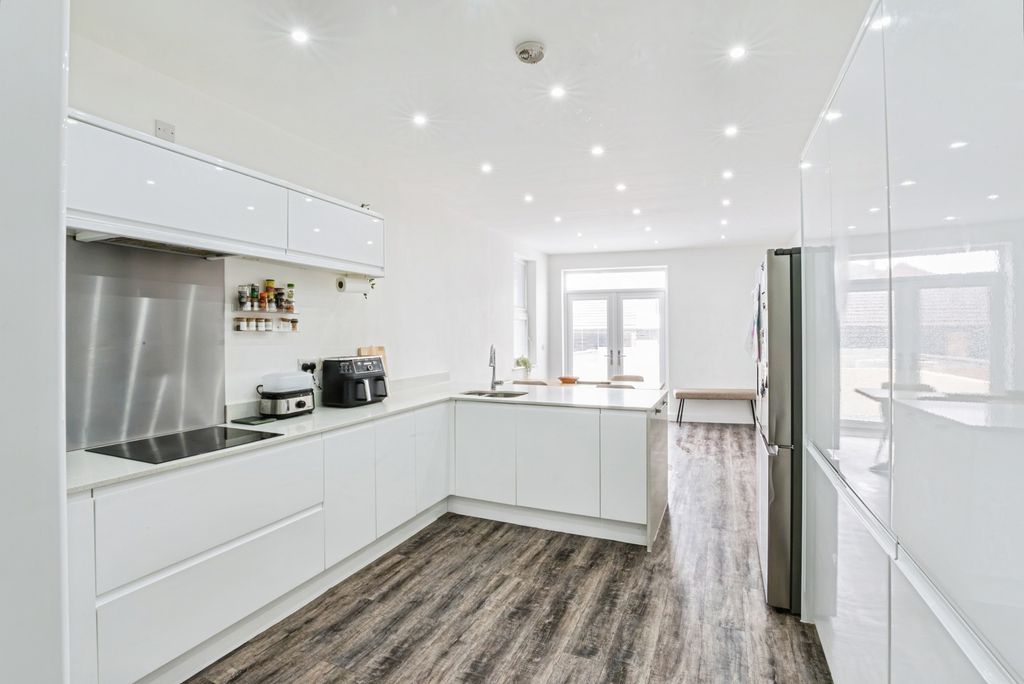 Property photo 3 of 16 Pbox-Img.Jpg