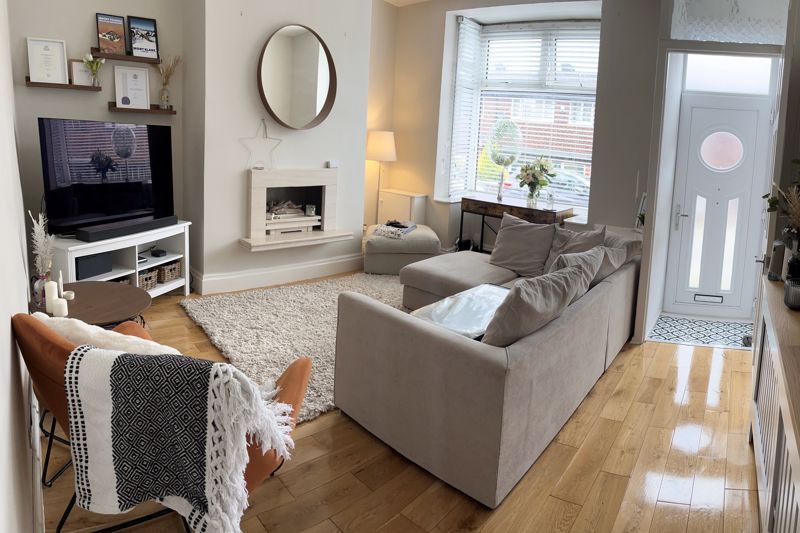 Property photo 1 of 13 Lounge