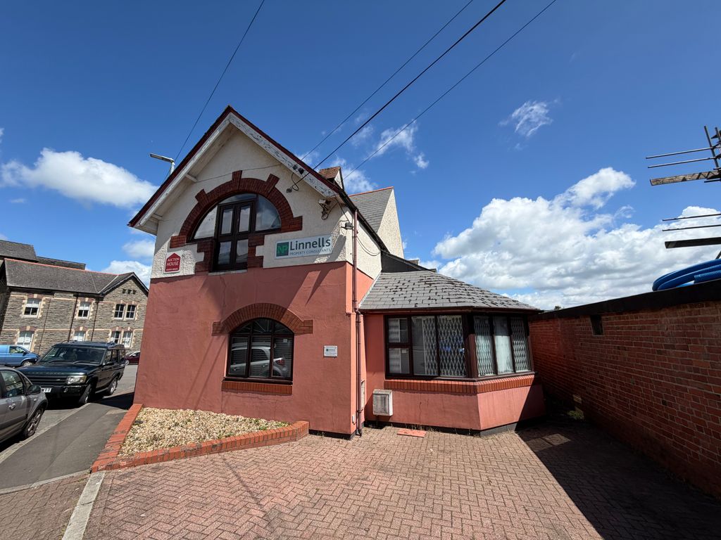 Property photo 2 of 9