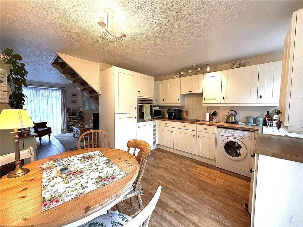 Property photo 2 of 7 Kitchen