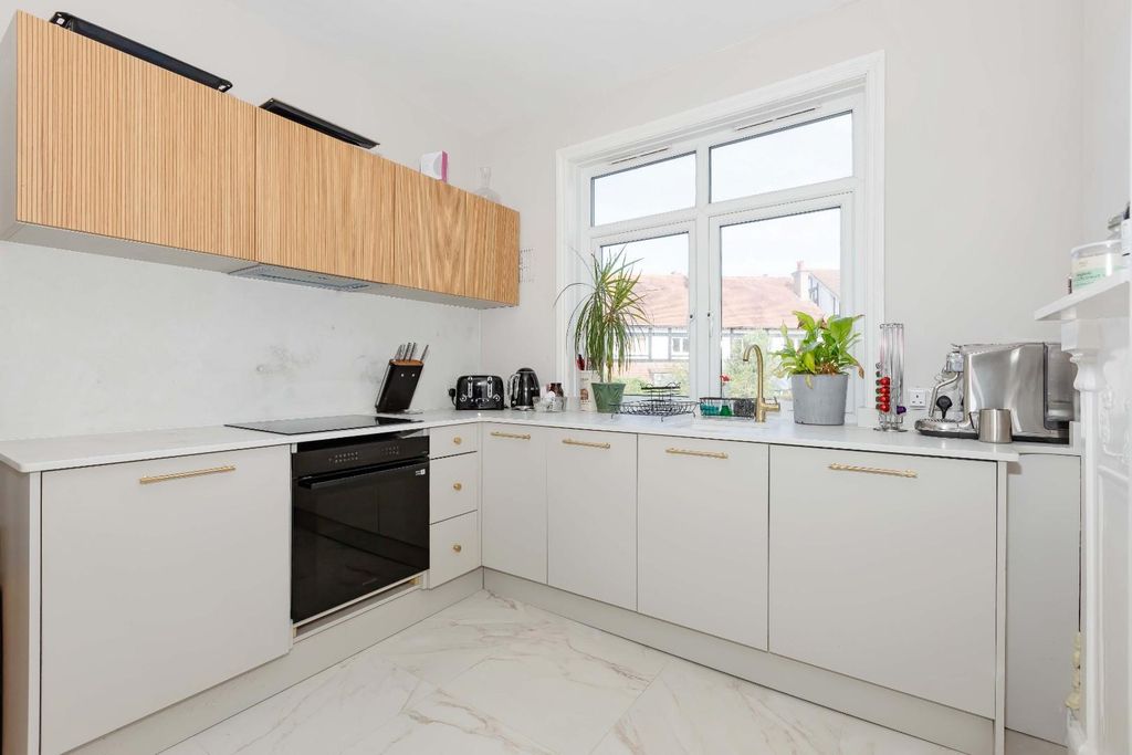 Property photo 3 of 10 Wilbury_1.Jpg