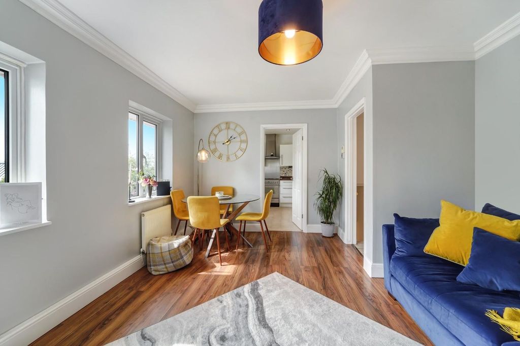 Property photo 3 of 14 Rosebank