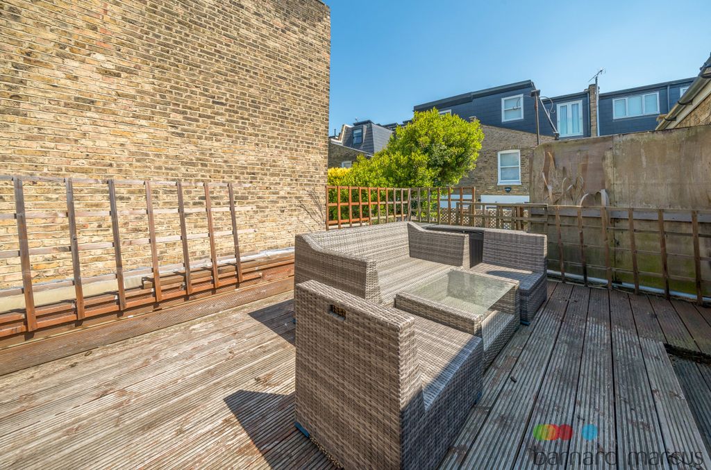 Property photo 3 of 8 Terrace