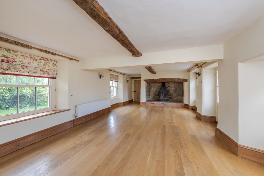 Property photo 2 of 25