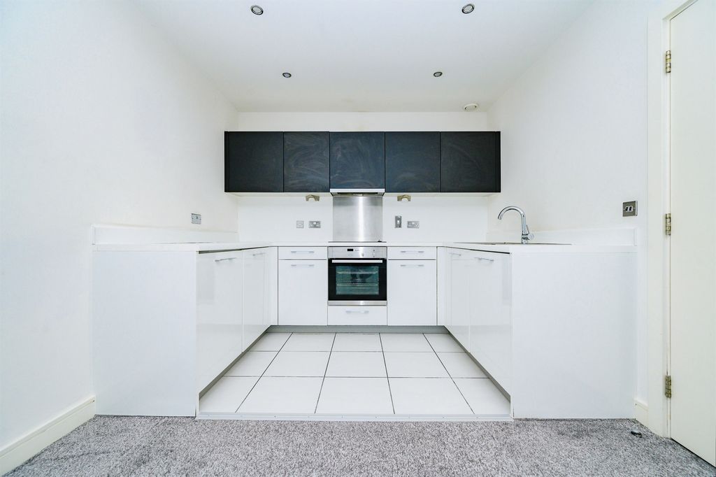 Property photo 3 of 7 Kitchen