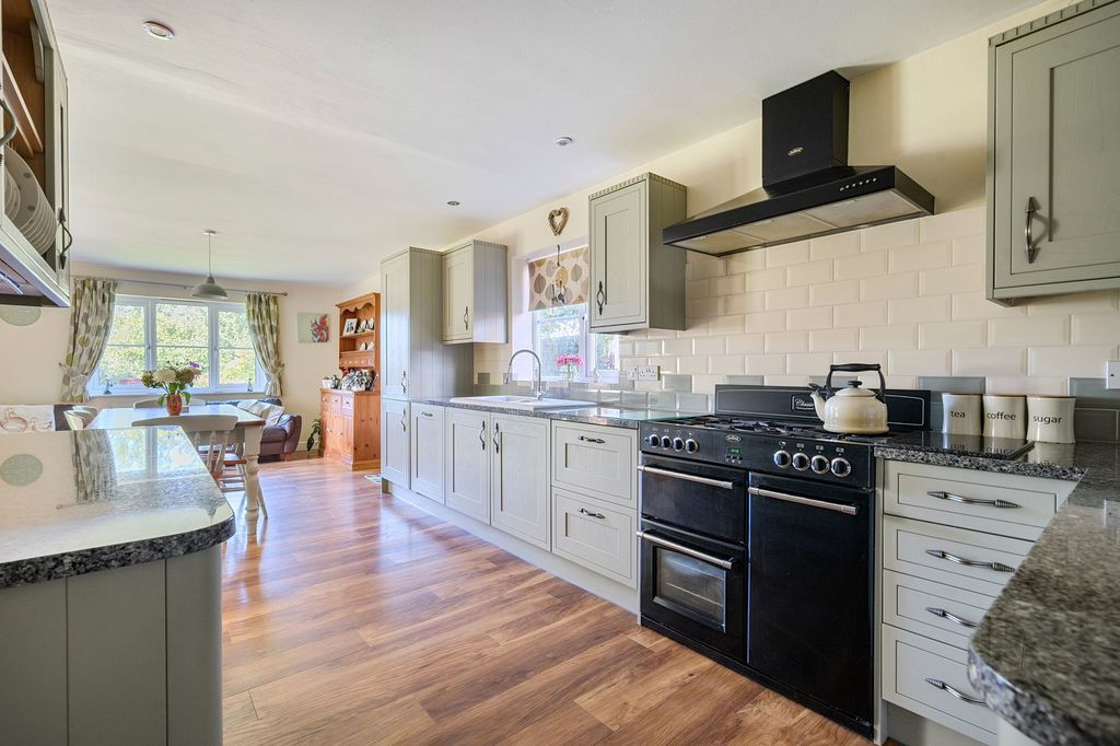 Property photo 3 of 23