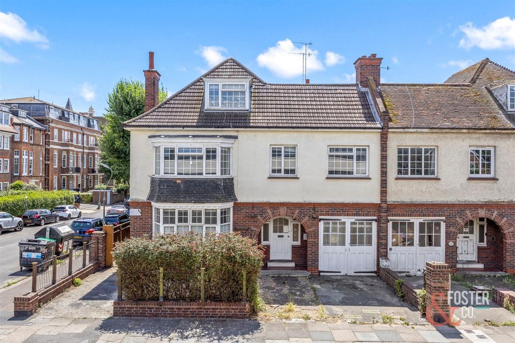 Property photo 1 of 30 Lansdowne Road, 10-019.Jpg