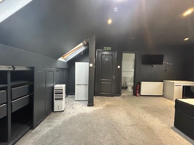 Property photo 3 of 8 Photo 5