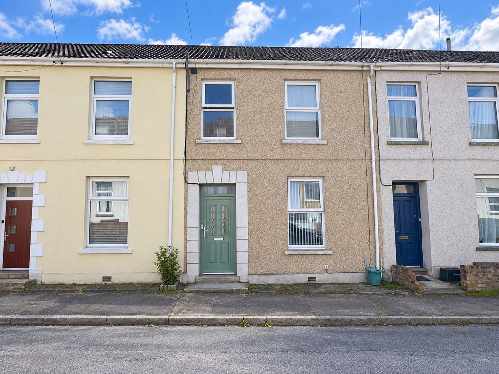 Property photo 1 of 12