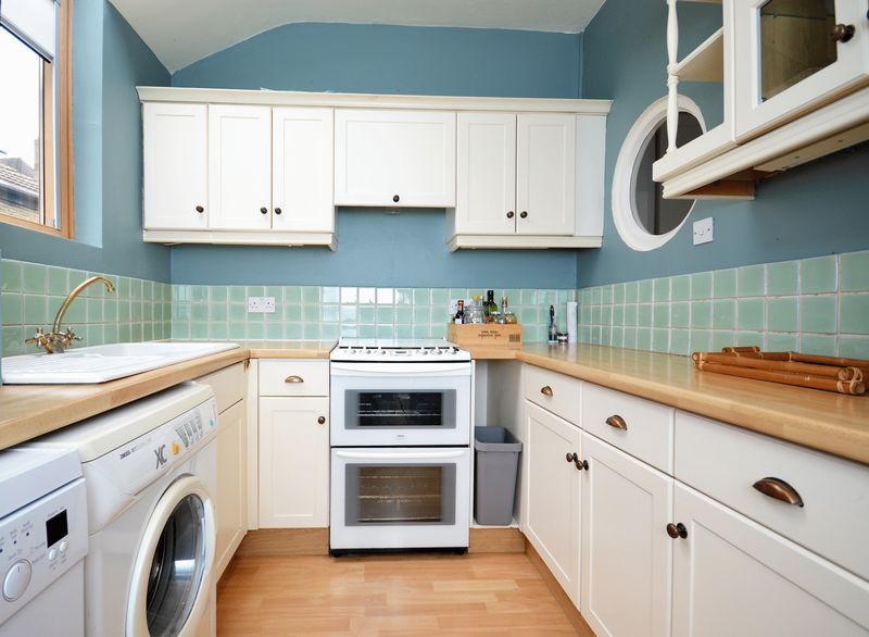 Property photo 2 of 7 Kitchen