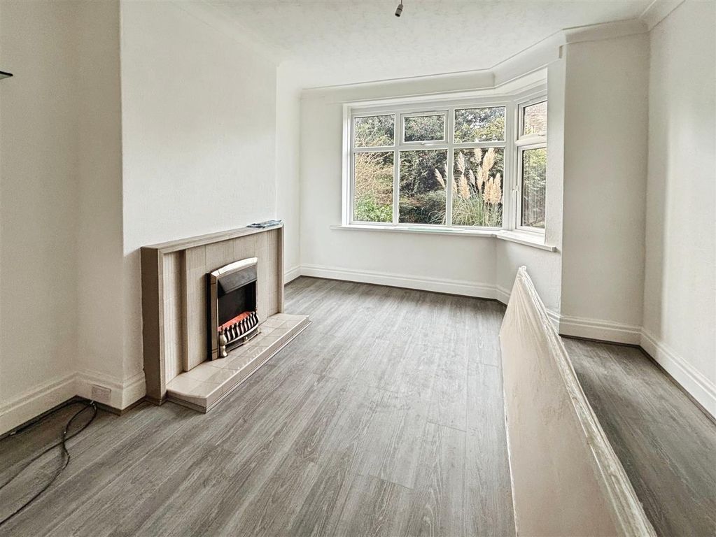 Property photo 2 of 17 Lounge