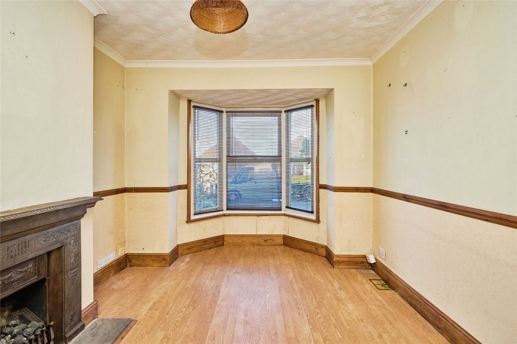 Property photo 2 of 12 Lounge