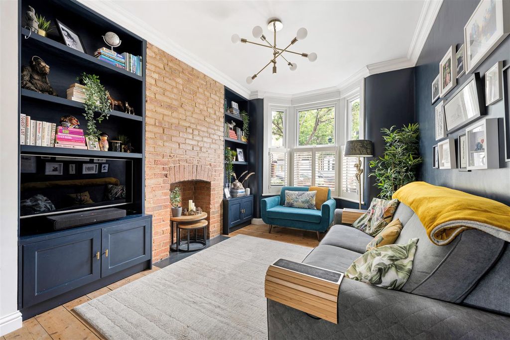 Property photo 2 of 40 Clarence Road, E17