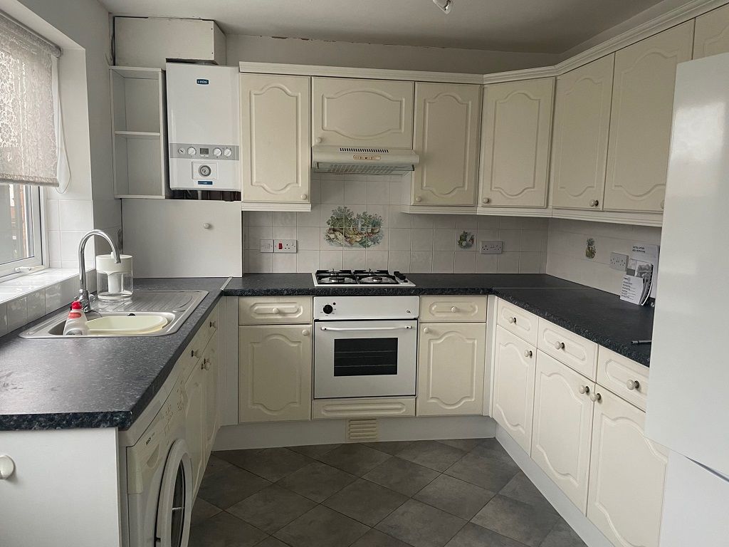 Property photo 3 of 7 Kitchen
