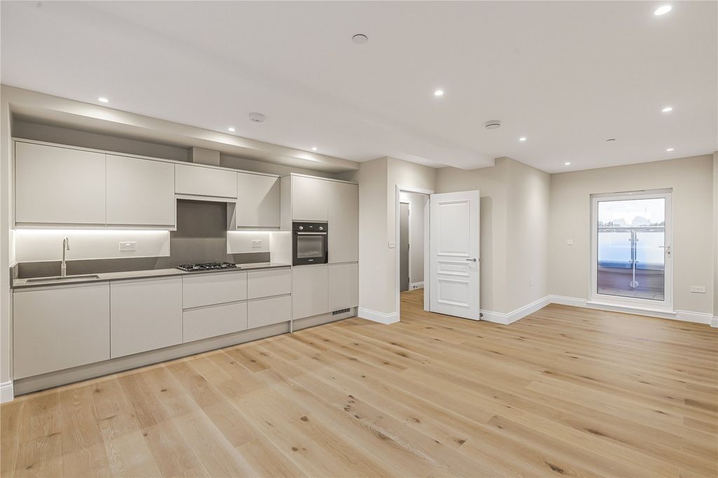 Property photo 3 of 21 Picture No. 13