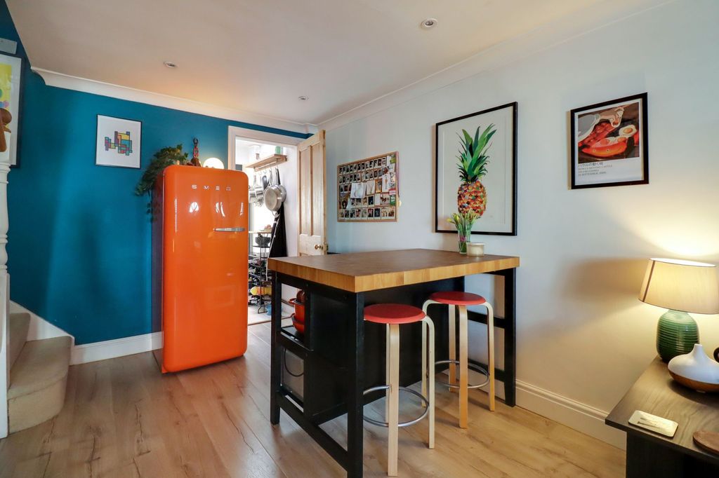 Property photo 3 of 9