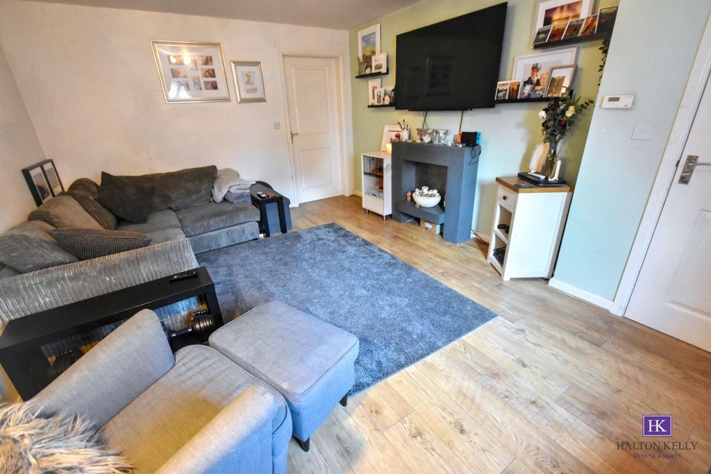 Property photo 2 of 21 Lounge