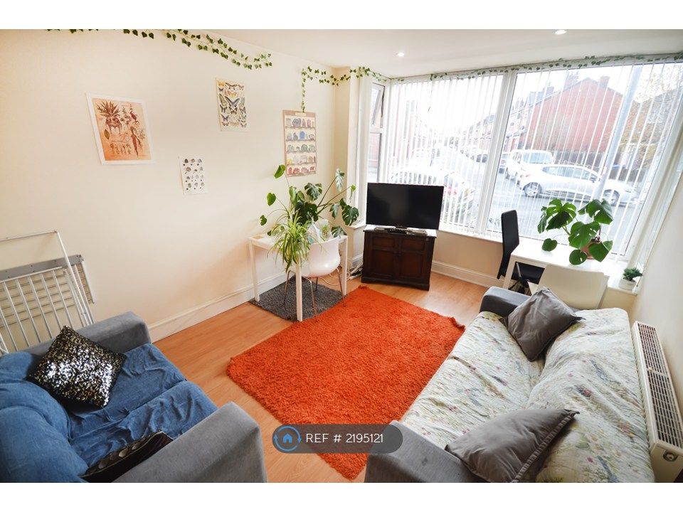 Property photo 2 of 14 Lounge