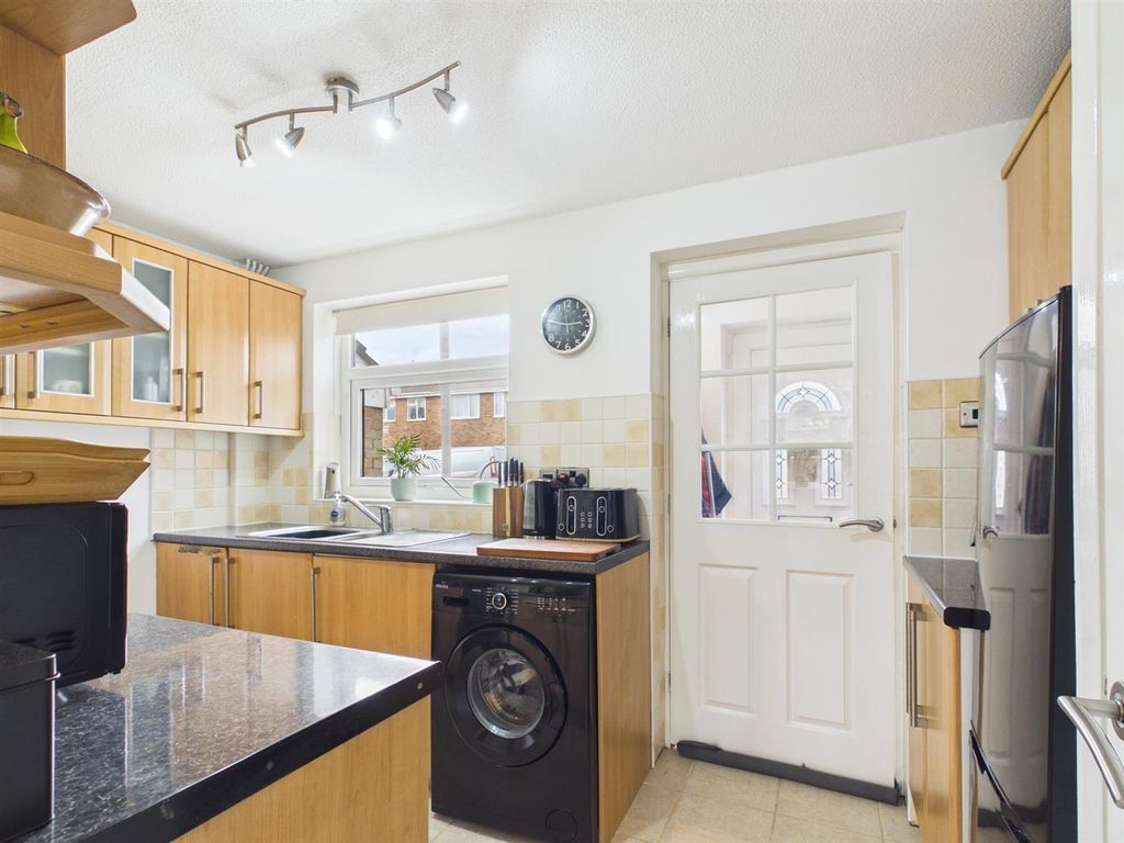 Property photo 1 of 10 Kitchen