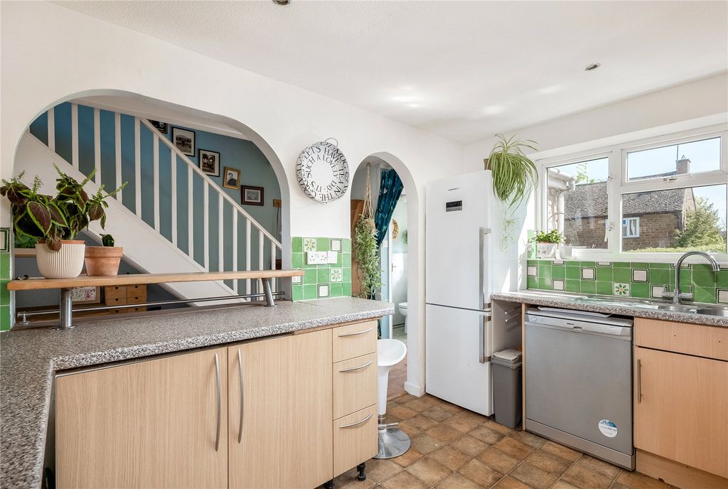 Property photo 3 of 10 Kitchen