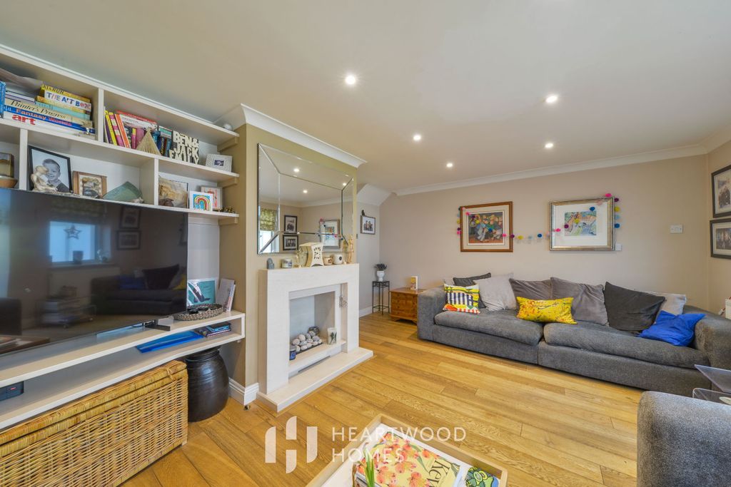 Property photo 3 of 28