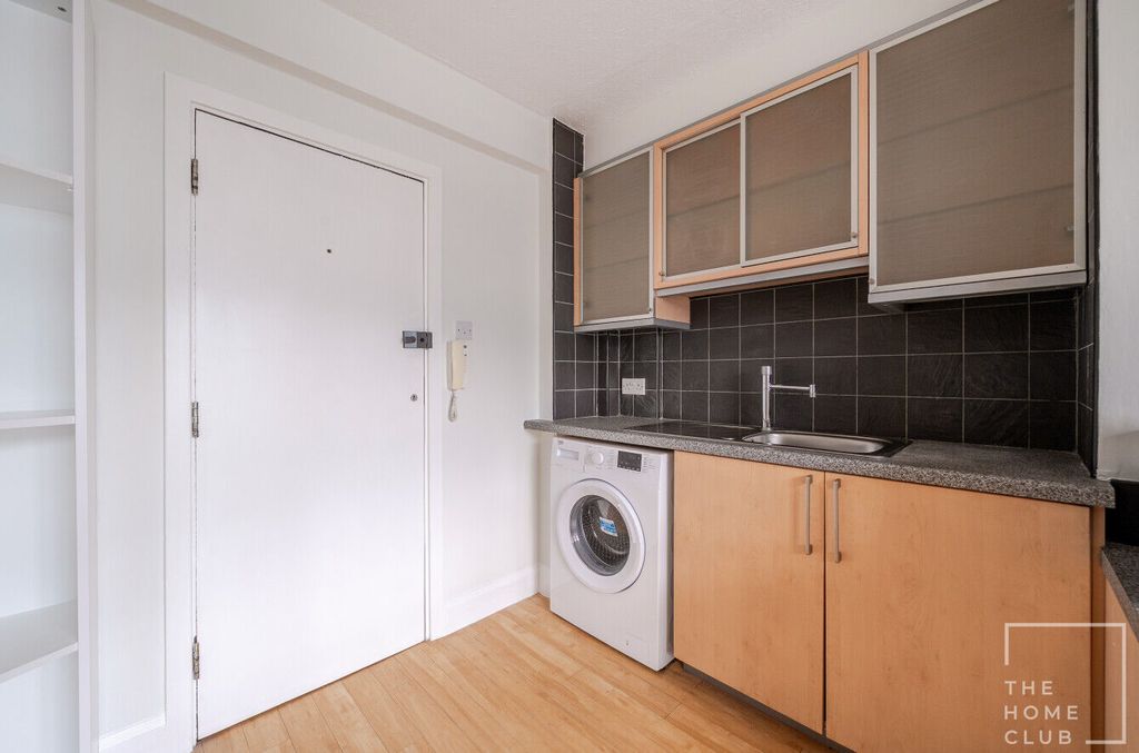 Property photo 3 of 13 8E73B041-7d07-42Ef-911c-E579E25812A5