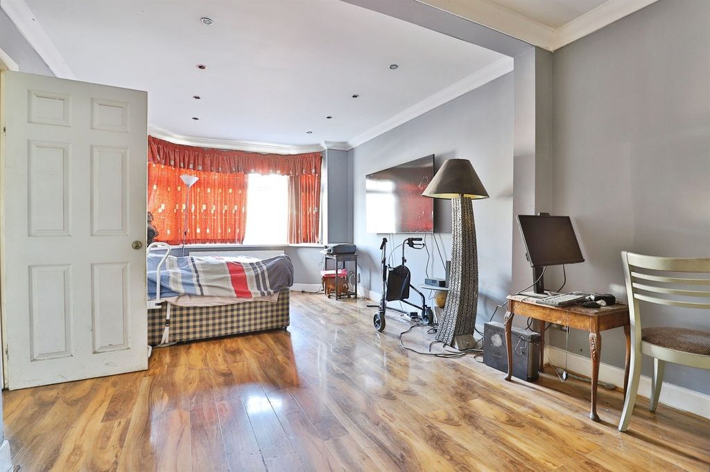 Property photo 3 of 17