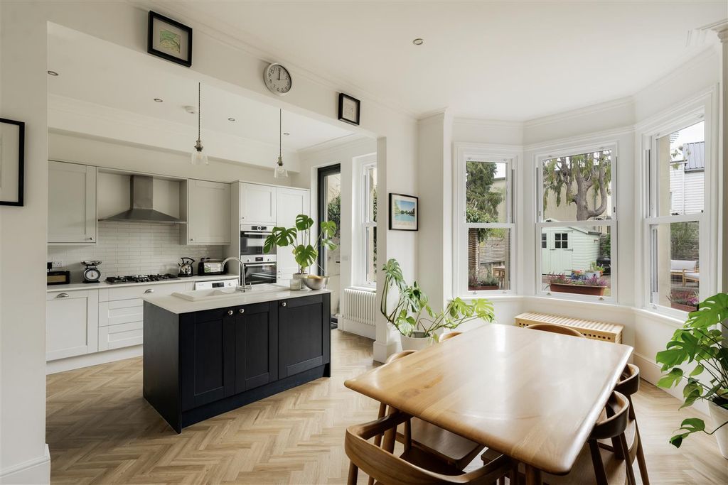 Property photo 1 of 30