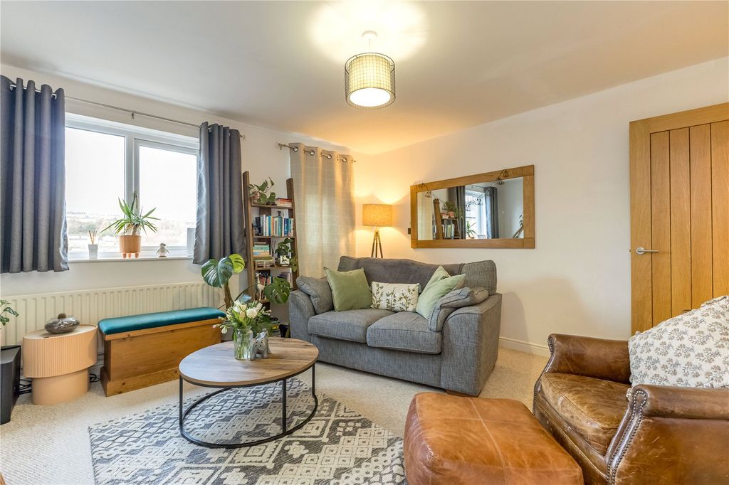 Property photo 1 of 22 Lounge