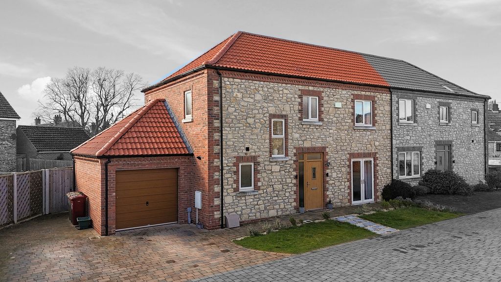 Property photo 1 of 17 Ewemove Estate Agent Scunthorpe Front Of House