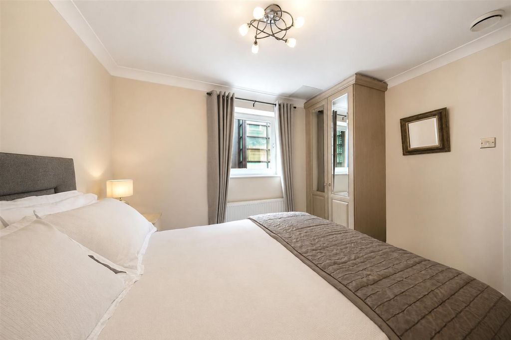Property photo 2 of 17 Flat 45, Globe View, 10 High Timber St - N4Jve9Uue