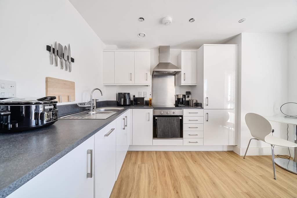 Property photo 3 of 18 Kitchen