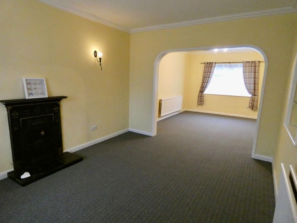 Property photo 2 of 22 Open Plan Living & Dining Room