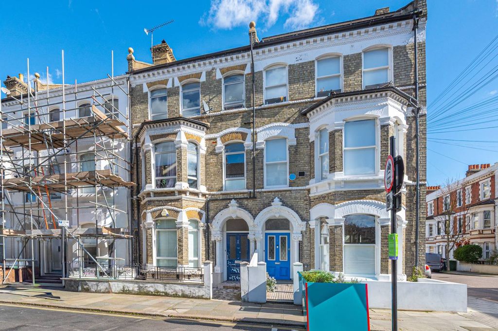 Property photo 2 of 10