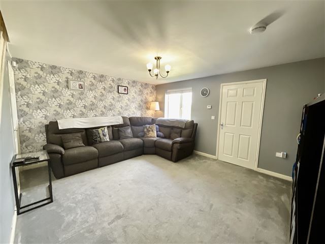 Property photo 3 of 21 Lounge