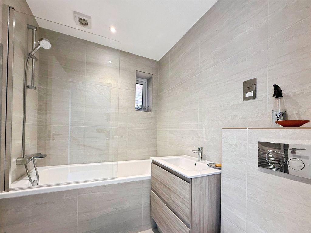 Property photo 3 of 12 Bathroom