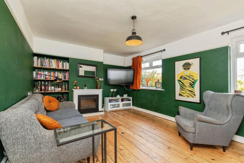 Property photo 1 of 19 Living Room