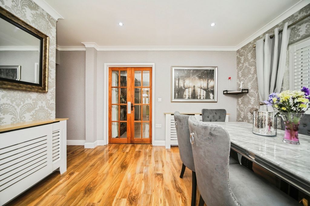 Property photo 3 of 17 Photo